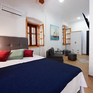Bed & Breakfast Tomy - Katy, Trogir