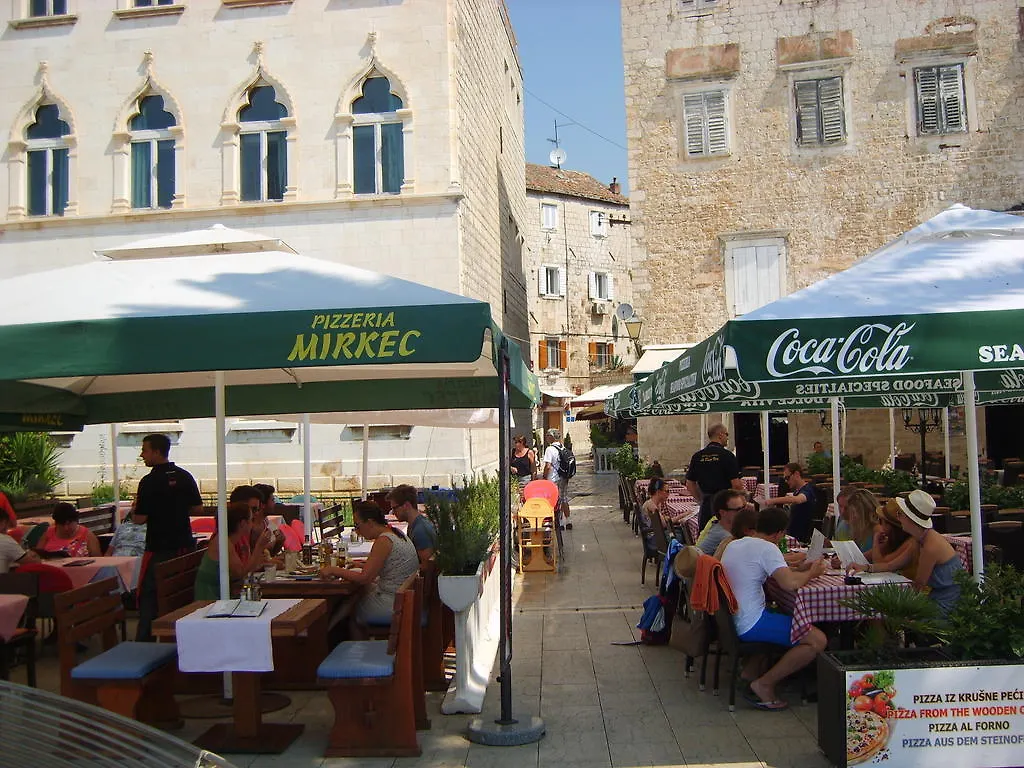 Rooms Roso Trogir Guest house