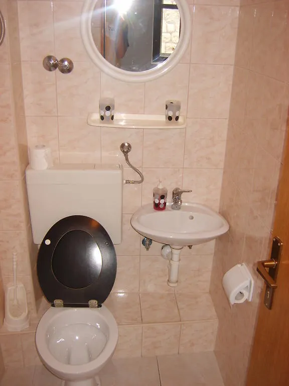 Rooms Roso Trogir Guest house